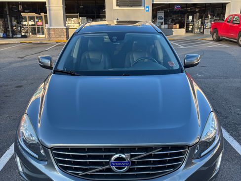 Used 2017 Volvo XC60 T5 Inscription image 2