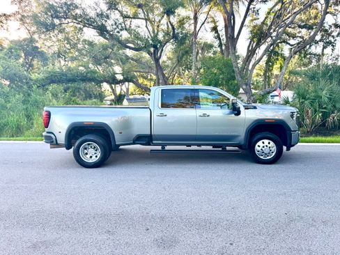 Used 2024 GMC Sierra 3500 Denali Ultimate AWD/4WD image 9