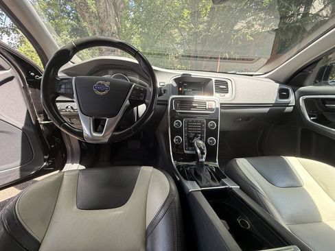 Used 2016 Volvo V60 T5 Cross Country w/ Convenience Package AWD/4WD image 10