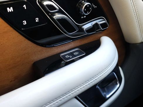 Used 2020 Land Rover Range Rover HSE image 18