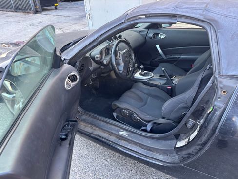 Used 2008 Nissan 350Z Enthusiast RWD image 11