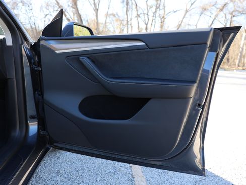 Used 2023 Tesla Model Y Long Range image 26