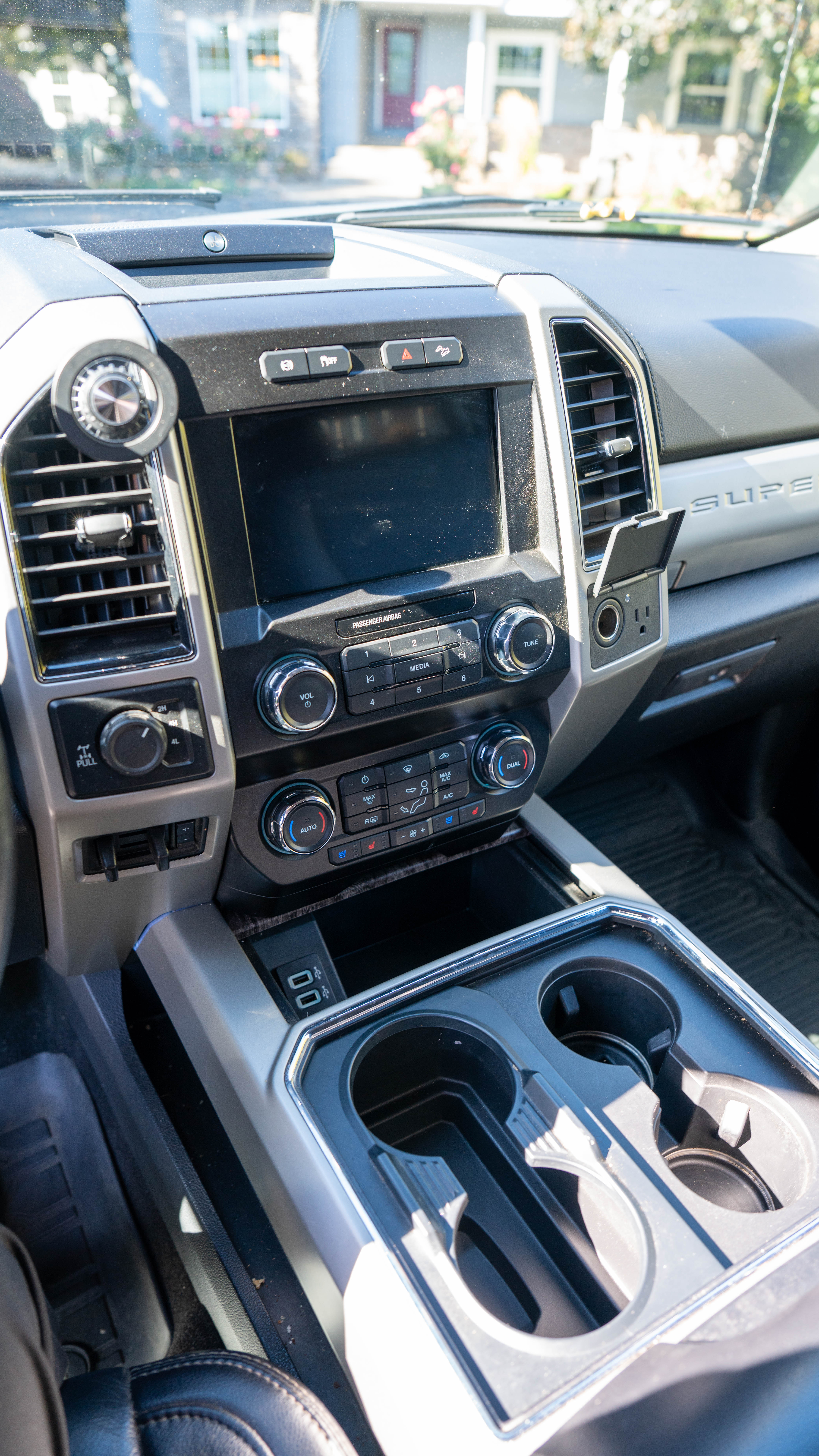 Used 2019 Ford F350 Lariat w/ Lariat Ultimate Package AWD/4WD image 15