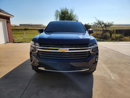 Used 2023 Chevrolet Suburban LT w/ Luxury Package RWD image 5