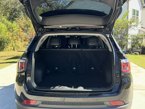 Used 2022 Jeep Compass Latitude image 11