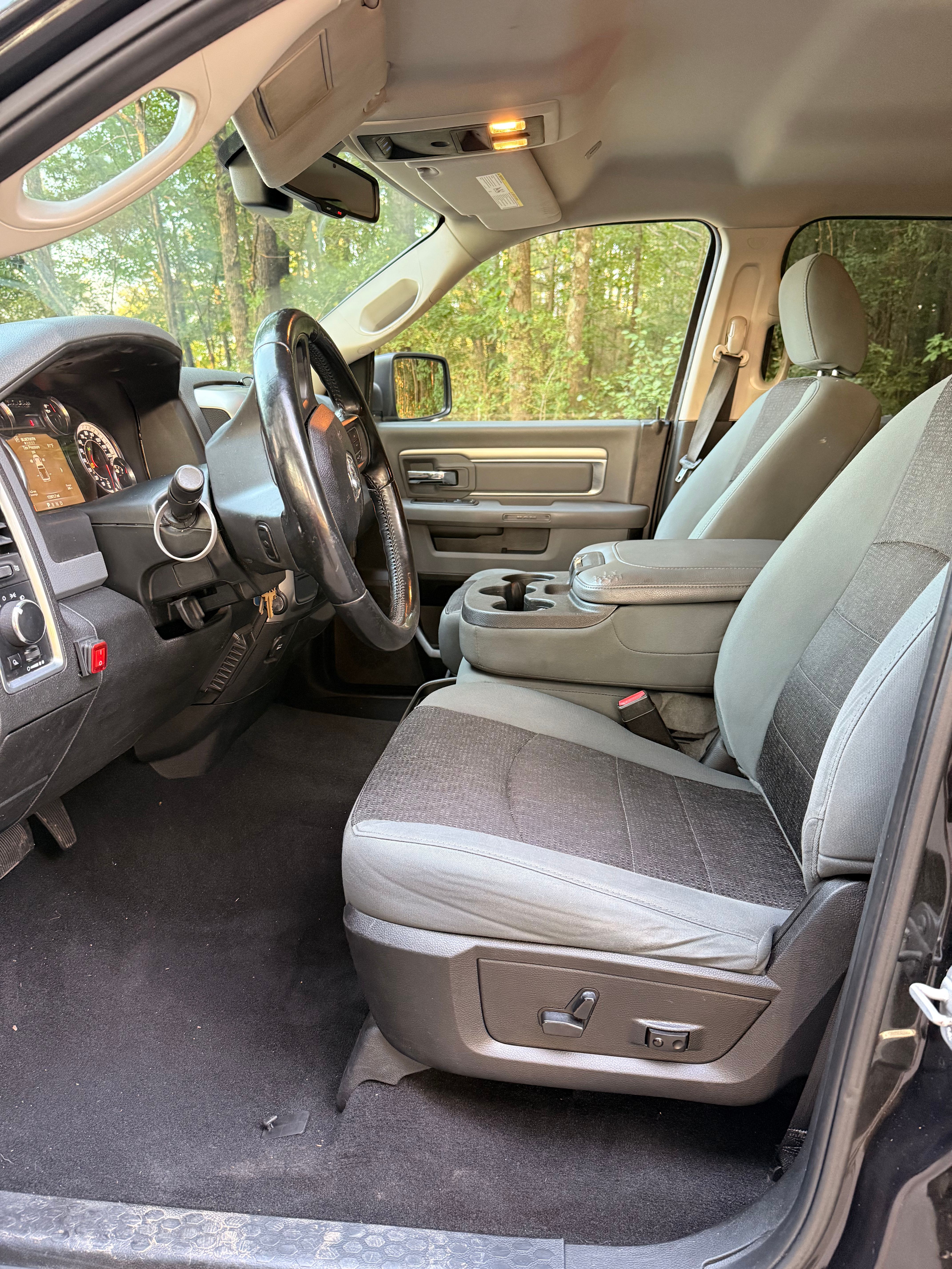 Used 2019 RAM 1500 Classic SLT w/ Luxury Group RWD image 17