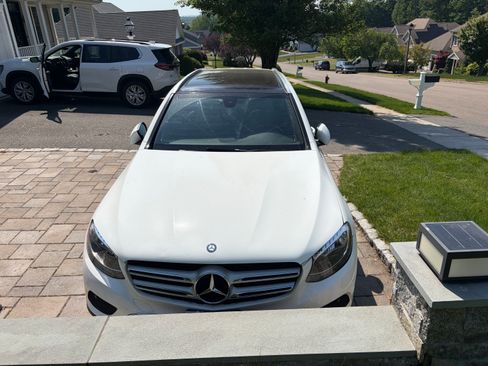 Used 2017 Mercedes-Benz GLC 300 4MATIC image 2
