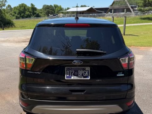 Used 2017 Ford Escape SE FWD image 8