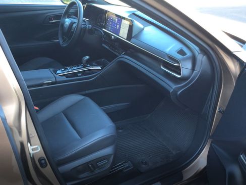 Used 2025 Toyota Crown Signia Limited Hybrid Sport Utility 4 w/ Advanced Technology Package image 8