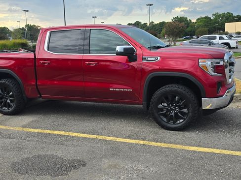 Used 2021 GMC Sierra 1500 SLE image 2