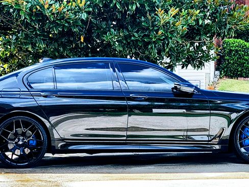 Used 2018 BMW 750i image 1