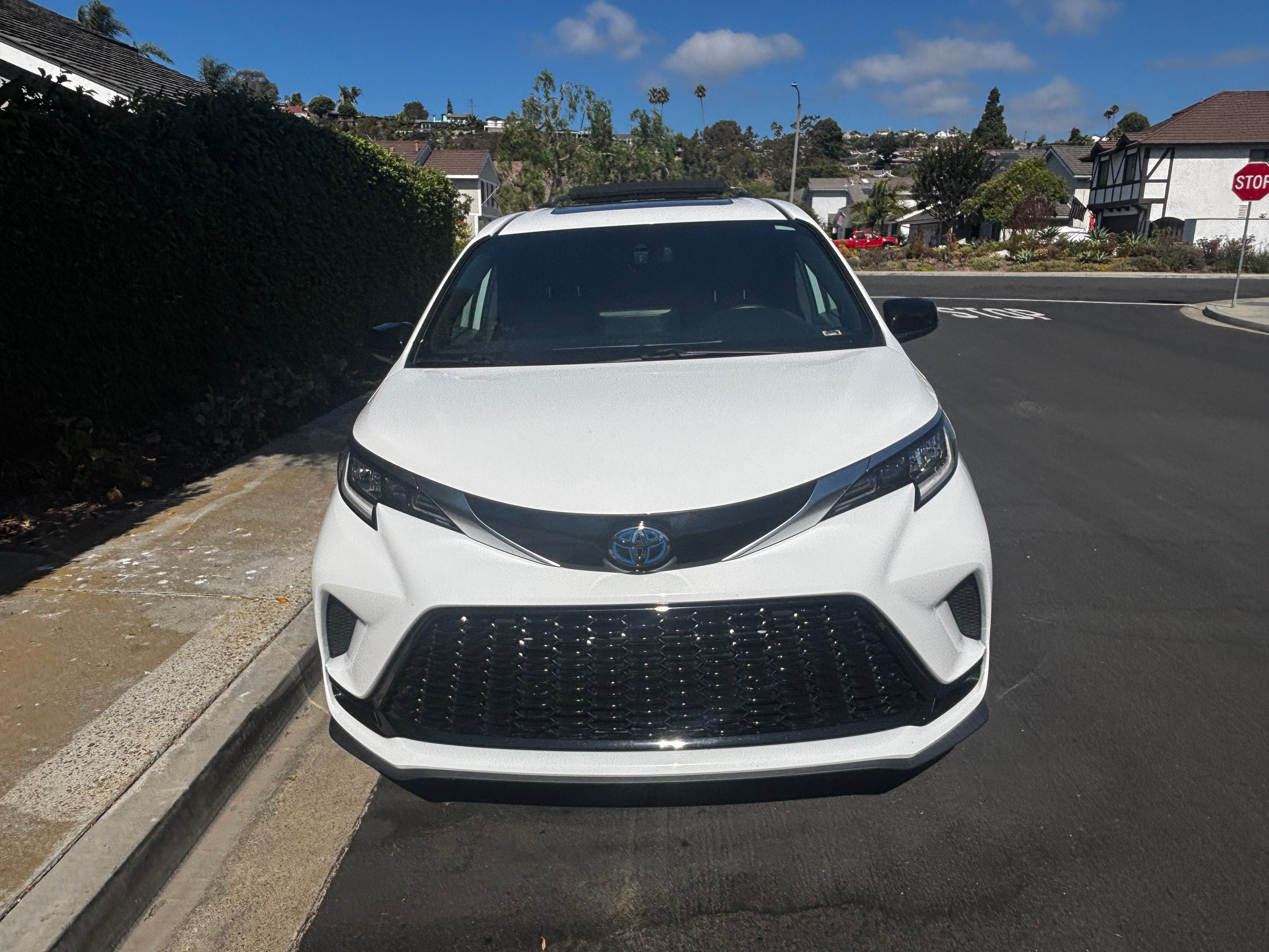 Used 2022 Toyota Sienna XSE w/ XSE Plus Package AWD/4WD image 11