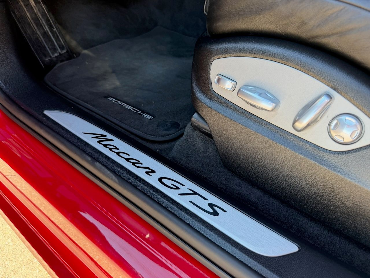 Used 2017 Porsche Macan GTS AWD/4WD image 21