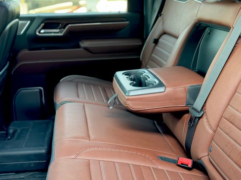 Used 2024 GMC Sierra 3500 Denali Ultimate image 14