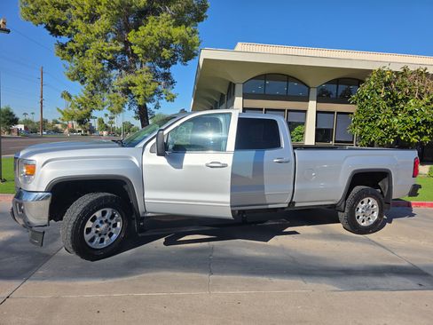 Used 2015 GMC Sierra 2500 SLE w/ SLE Preferred Package image 4