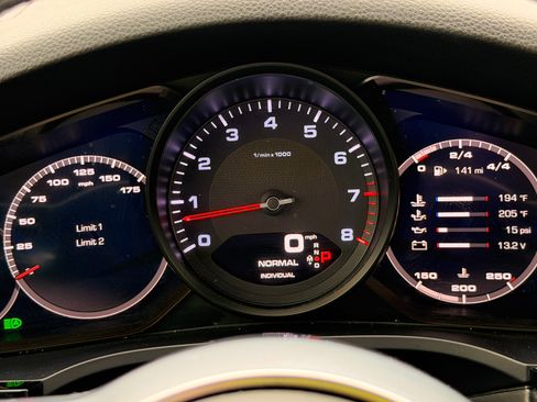 Used 2019 Porsche Cayenne AWD/4WD image 32
