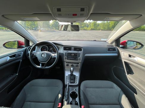 Used 2017 Volkswagen Golf S FWD image 18