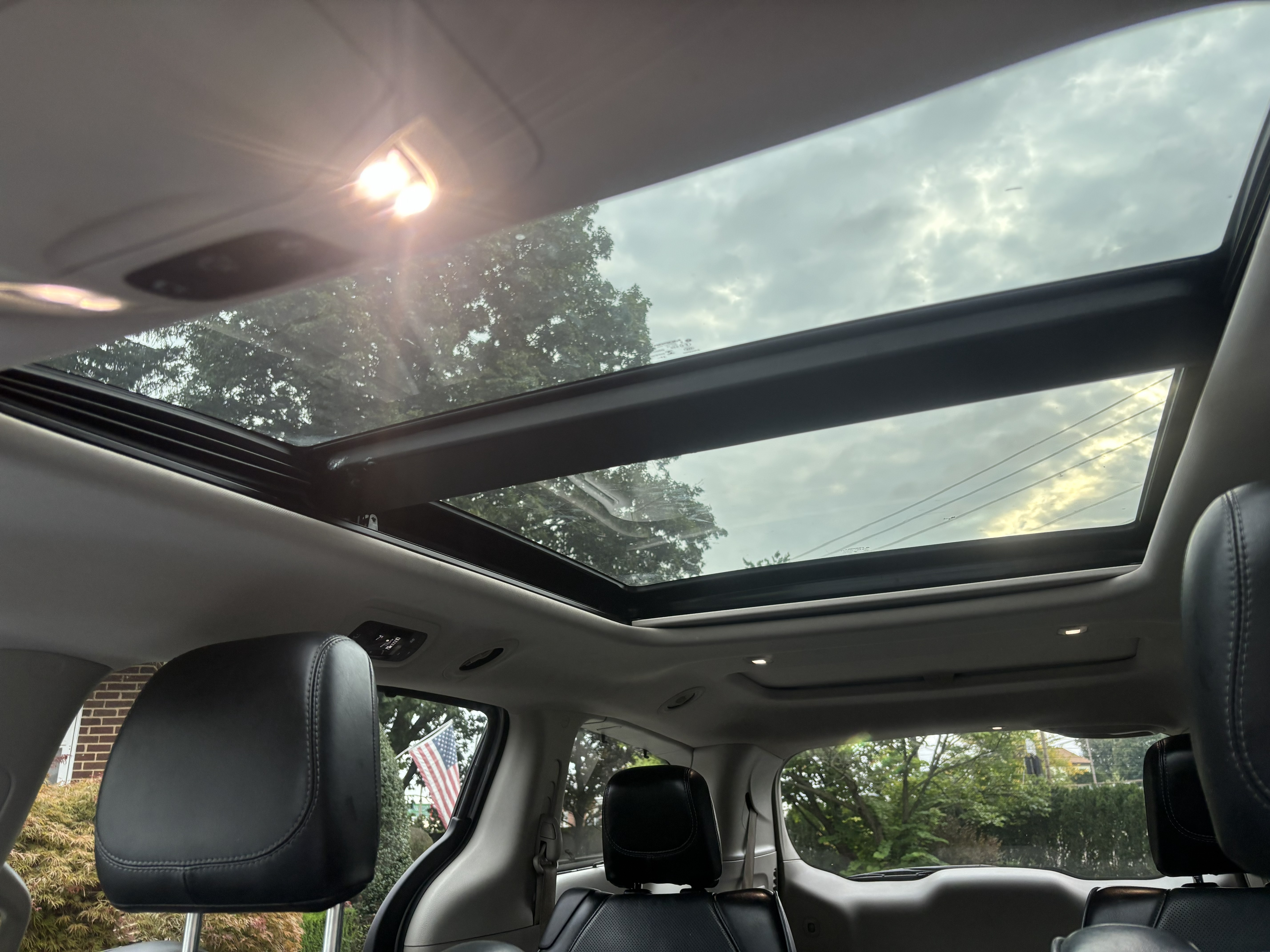 Used 2018 Chrysler Pacifica Limited w/ Advanced Safetytec Group FWD image 22