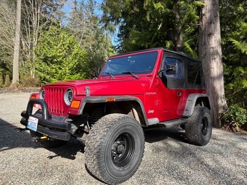 Used 1998 Jeep Wrangler SE image 1