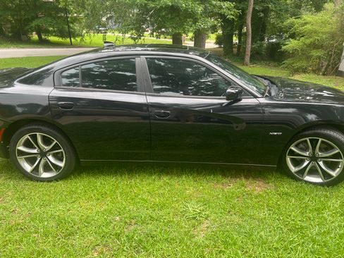 Used 2015 Dodge Charger R/T w/ Plus Group RWD image 10