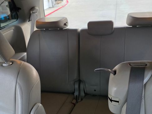 Used 2013 Toyota Sienna XLE w/ Entertainment Pkg image 12