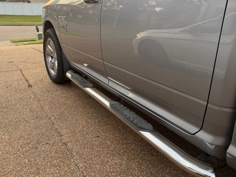 Used 2019 RAM 1500 Classic SLT RWD image 11