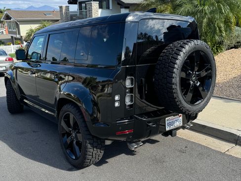 Used 2023 Land Rover Defender 110 image 4