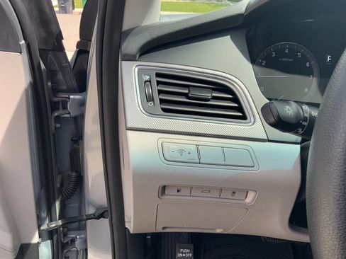 Used 2017 Hyundai Sonata SE image 9