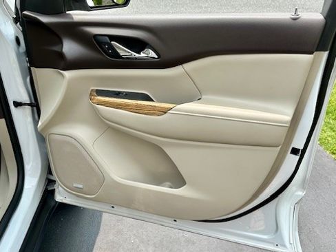 Used 2017 GMC Acadia Denali image 8