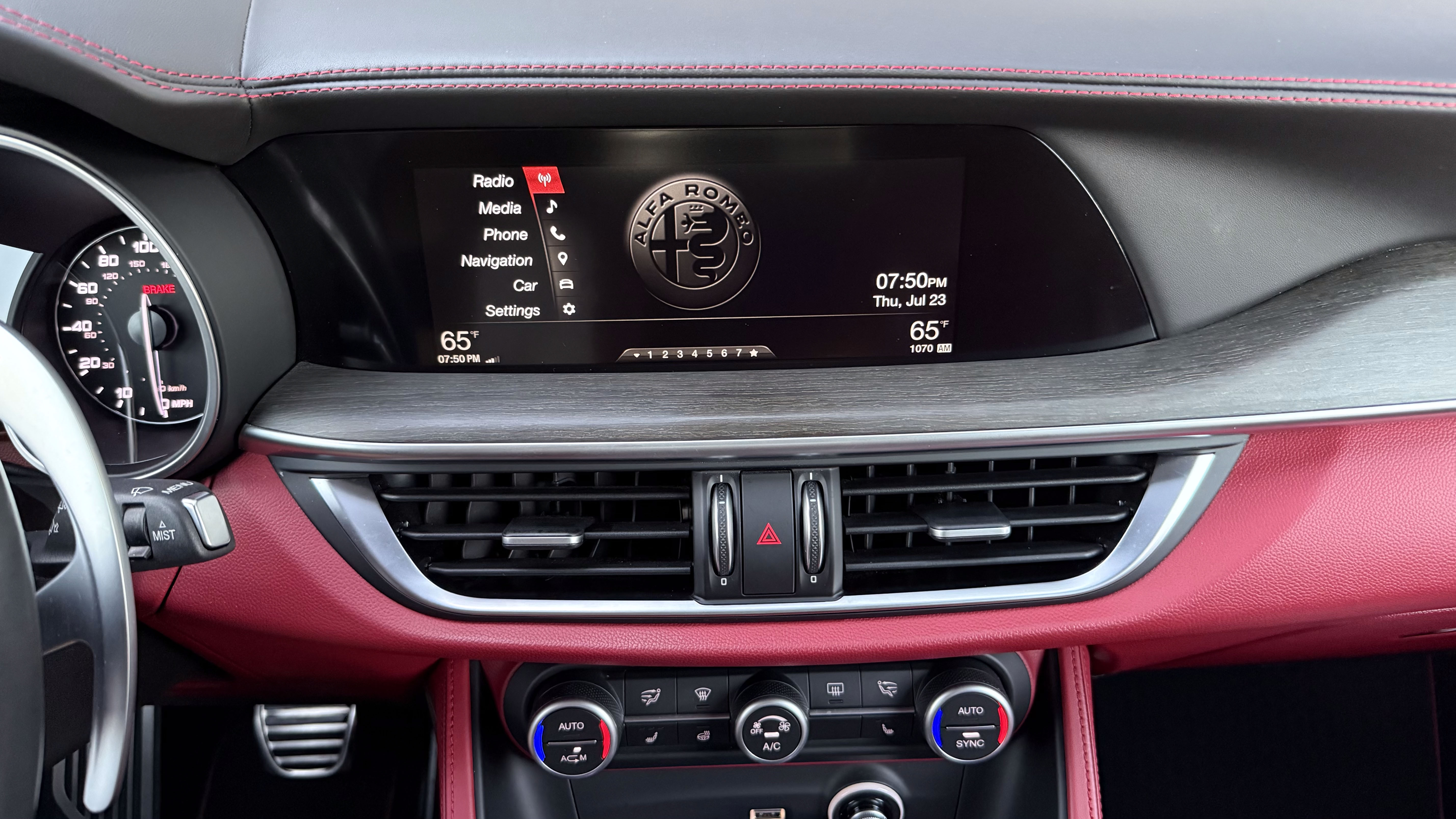Used 2019 Alfa Romeo Stelvio Ti Lusso w/ Quick Order Package 22X Lusso AWD/4WD image 17