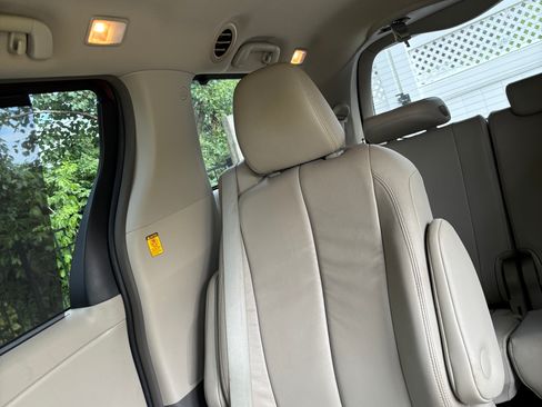 Used 2012 Toyota Sienna XLE AWD/4WD image 15