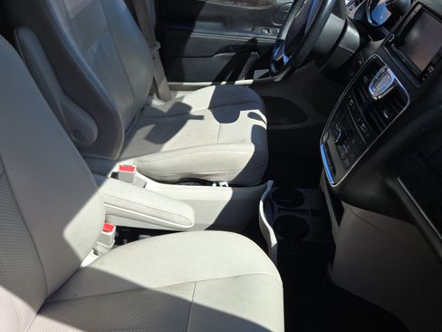 Used 2012 Chrysler Town & Country Touring w/ Entertainment Group #1 image 15