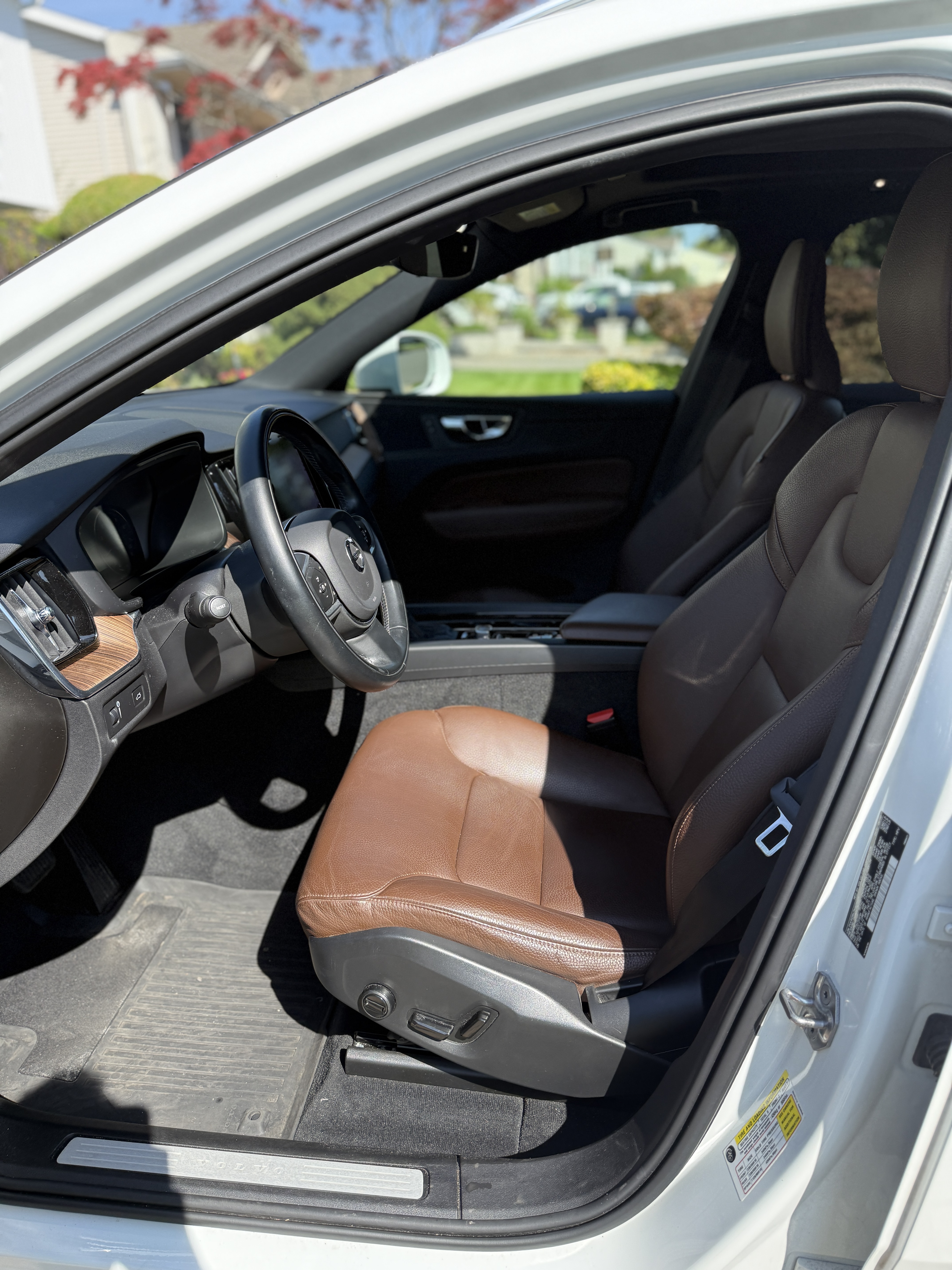 Used 2021 Volvo XC60 T5 Momentum w/ Protection Package AWD/4WD image 13