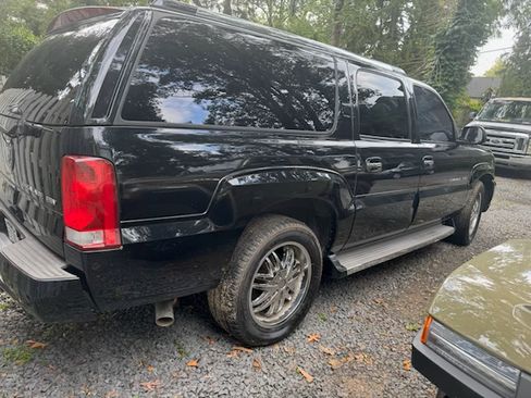 Used 2005 Cadillac Escalade ESV AWD image 5