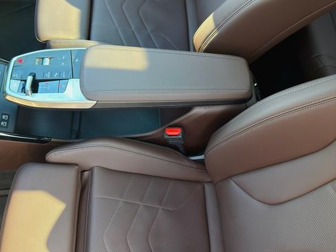 Used 2025 BMW X1 xDrive28i w/ Technology Package image 12