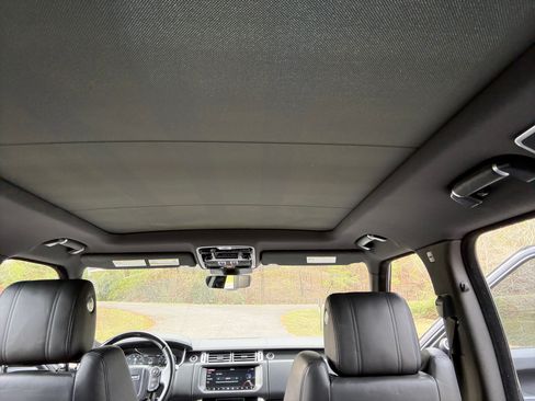 Used 2017 Land Rover Range Rover HSE image 16