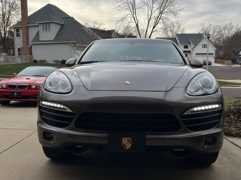 Used 2011 Porsche Cayenne S image 2