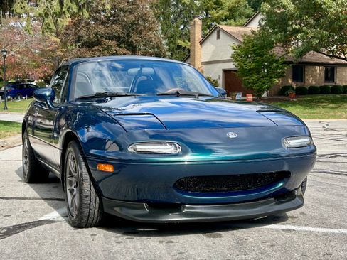 Used 1997 MAZDA MX-5 Miata image 2