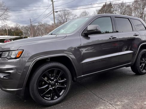 Used 2019 Jeep Grand Cherokee Altitude image 1