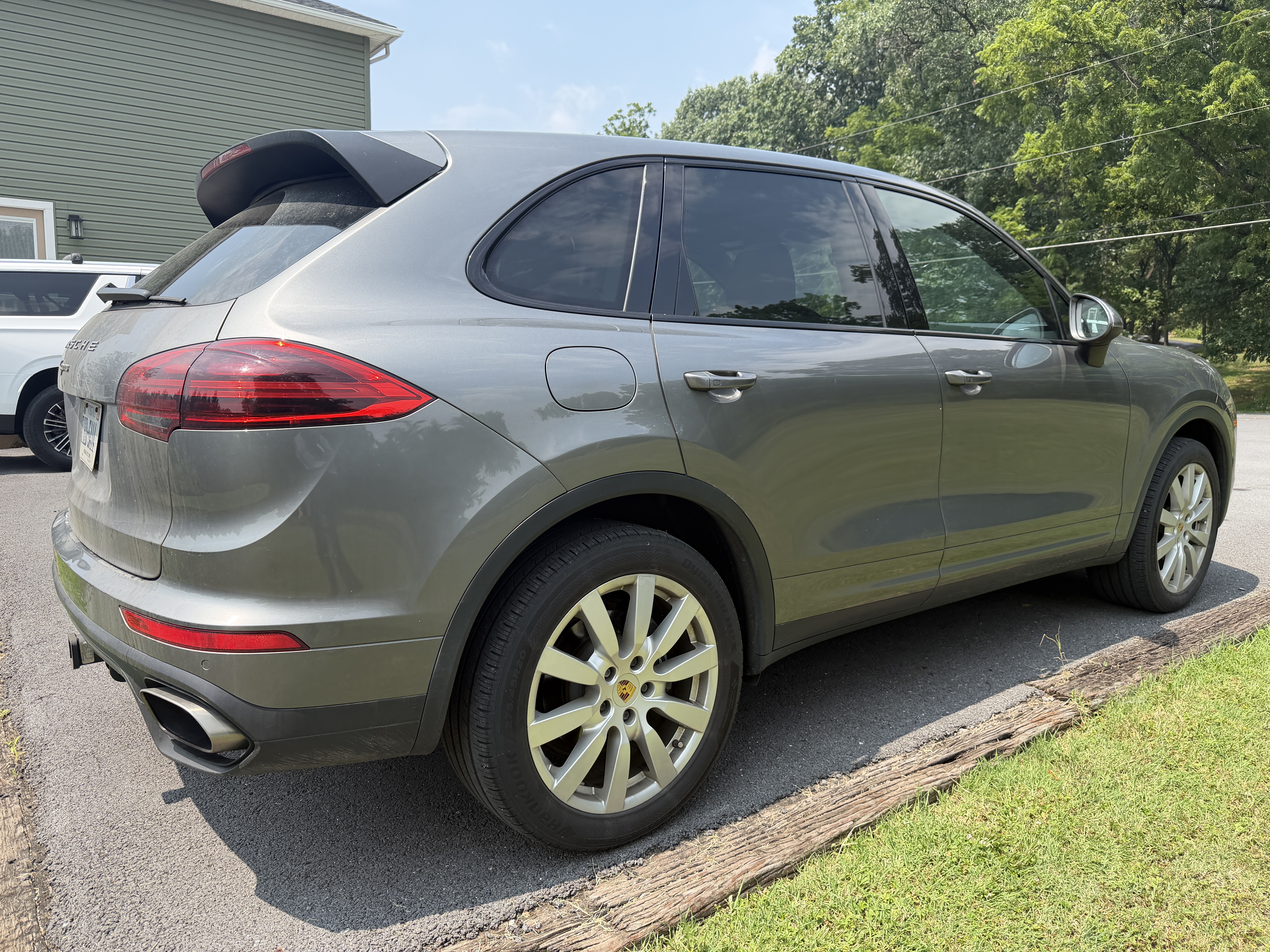 Used 2016 Porsche Cayenne AWD/4WD image 4