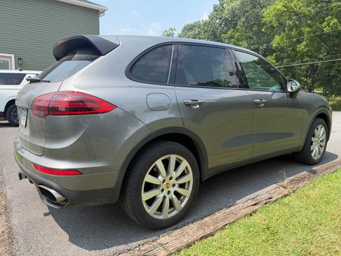 Used 2016 Porsche Cayenne AWD/4WD image 4