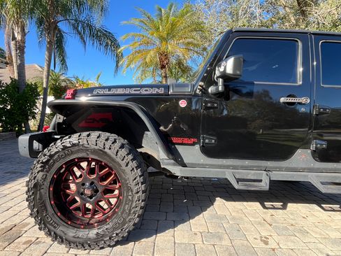 Used 2016 Jeep Wrangler Unlimited Rubicon image 2