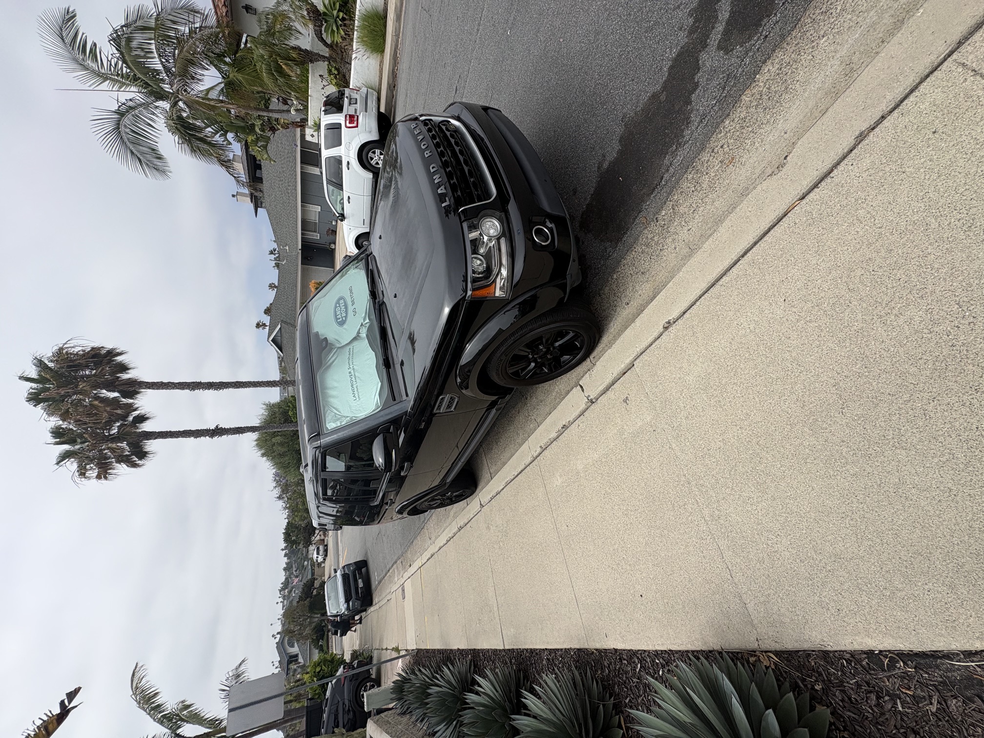 Used 2015 Land Rover LR4 HSE AWD/4WD image 2