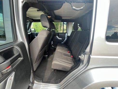 Used 2018 Jeep Wrangler Unlimited Rubicon AWD/4WD image 14