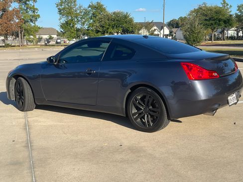 Used 2010 INFINITI G37 x Coupe w/ Premium Pkg image 4