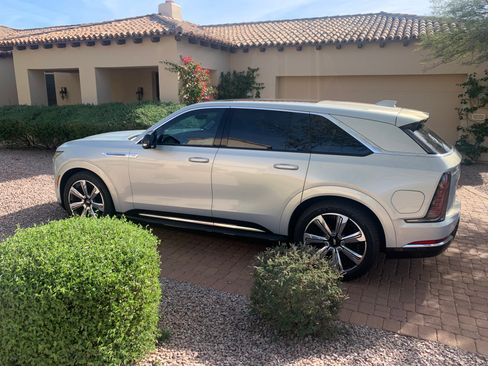 Used 2025 Cadillac Escalade IQ Luxury 2 image 4