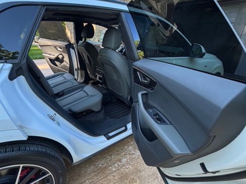 Used 2021 Audi Q8 Premium Plus AWD/4WD image 12