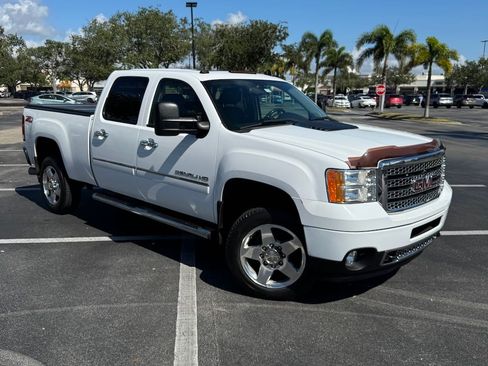 Used 2014 GMC Sierra 2500 Denali w/ Suspension Package, Off-Road image 1