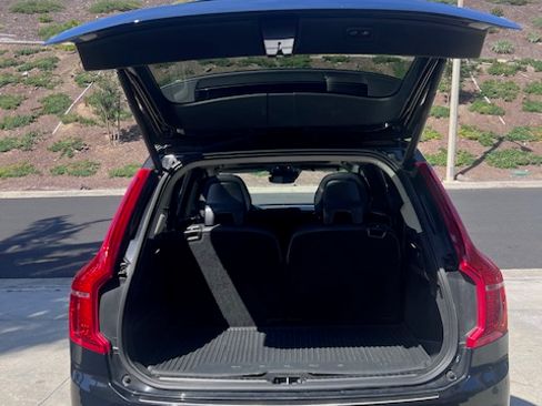 Used 2022 Volvo XC90 T6 Momentum w/ Climate Package image 11