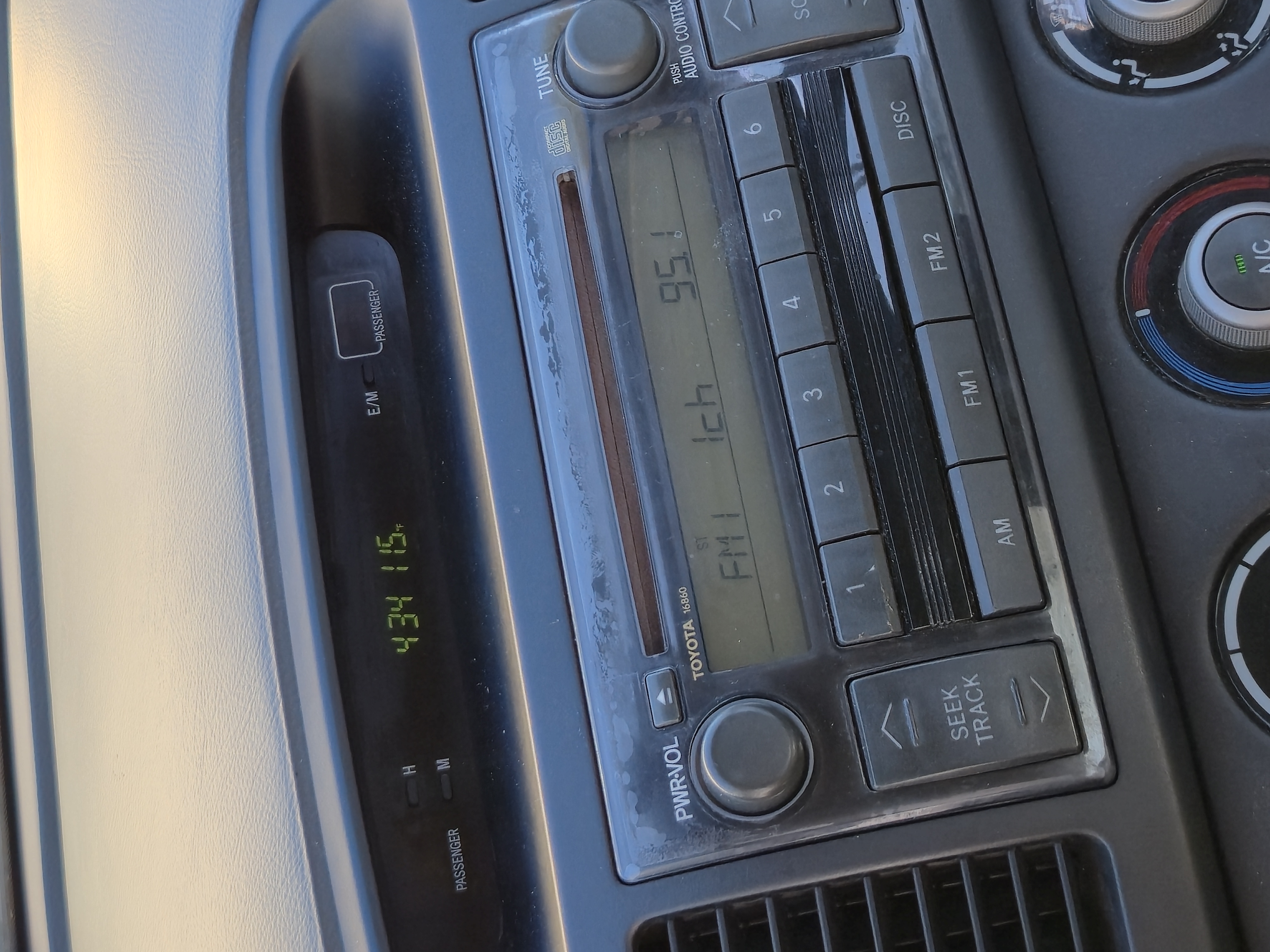Used 2005 Toyota Camry LE FWD image 21